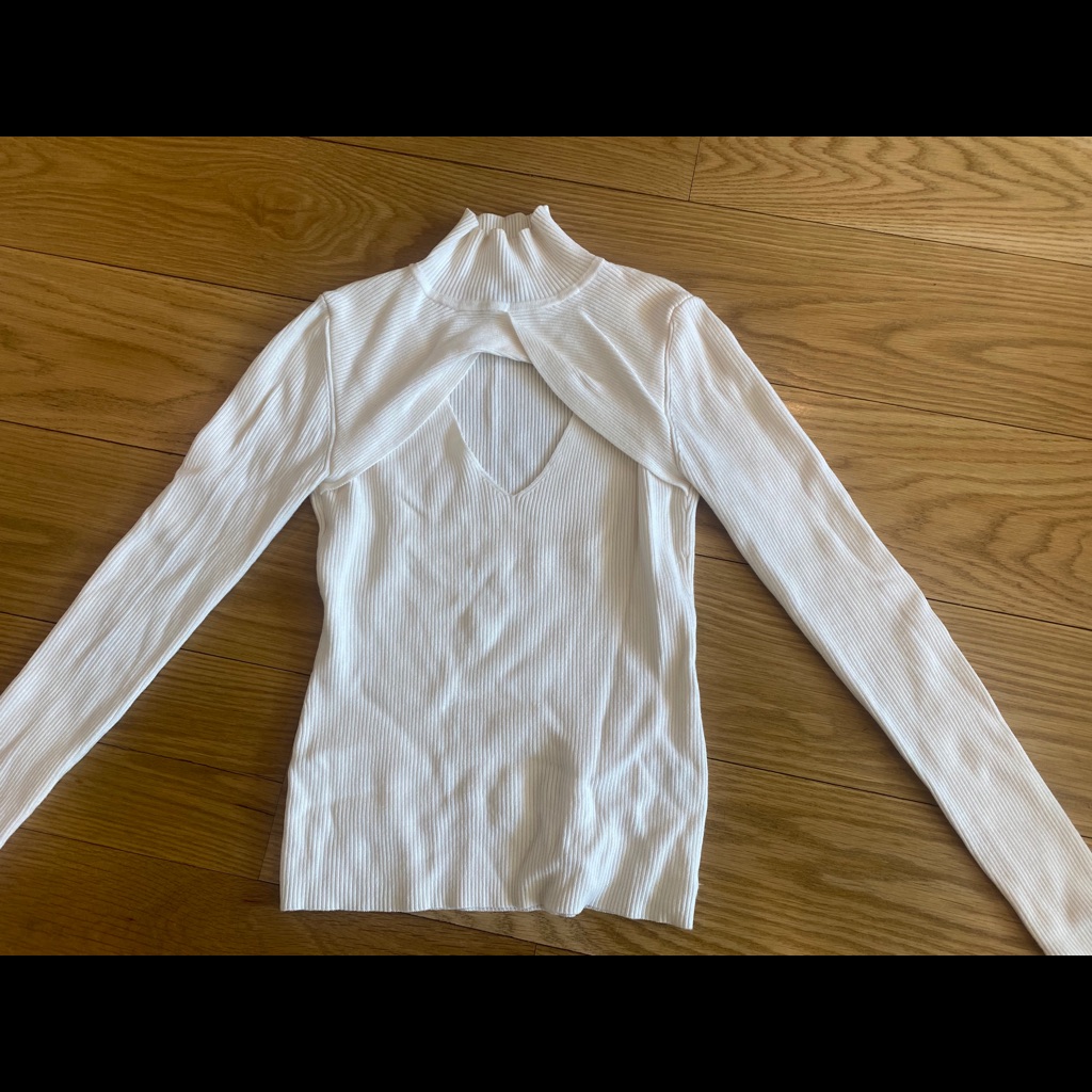525 Keyhole Sweater